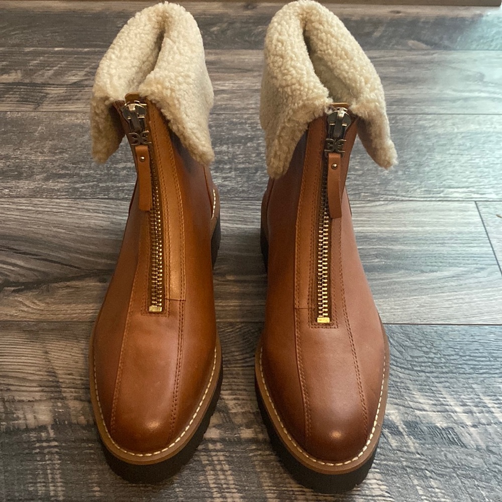 Sam Edelman Chelsea Boot in size 9